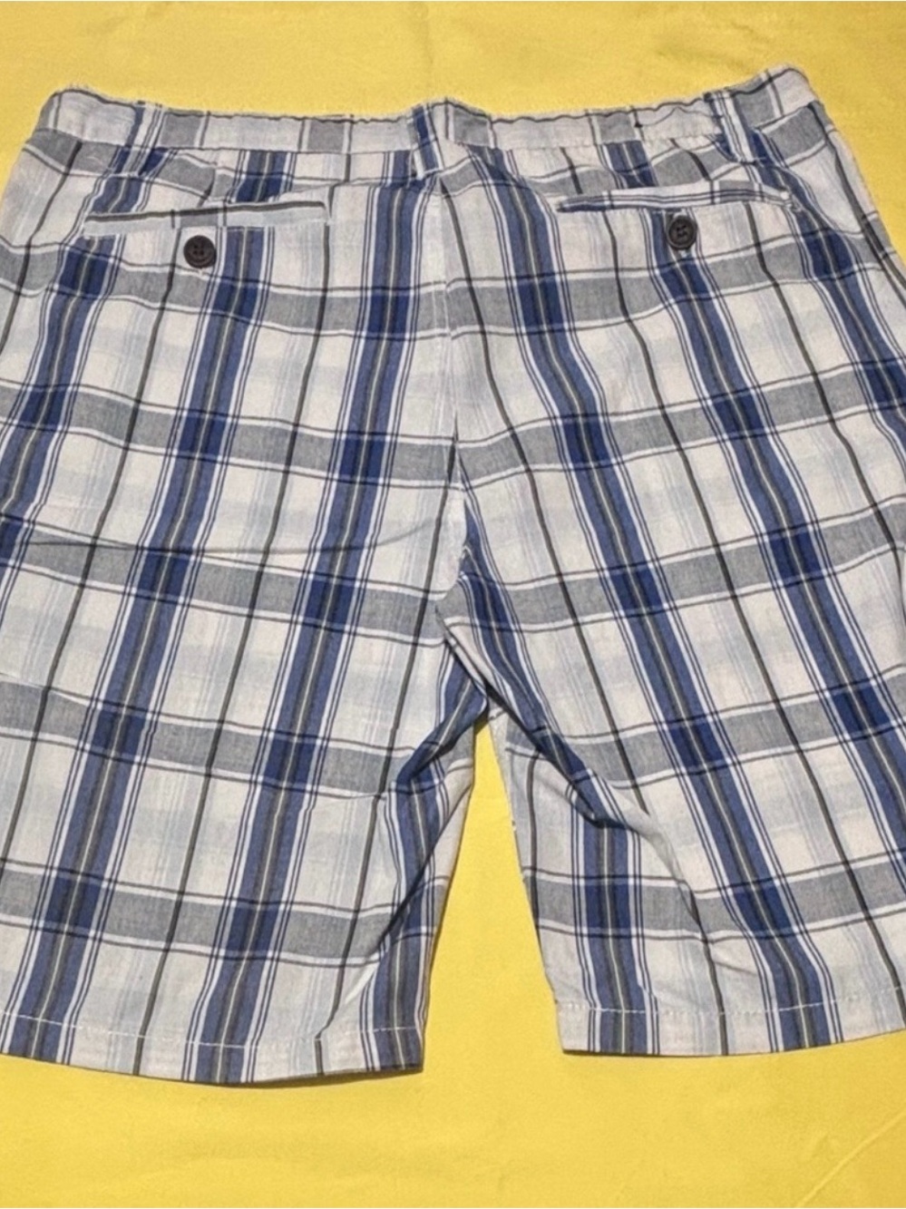 Avon True Bronzing Pearls Bronze and Men's Blue and Gray Plaid Cargo Shorts - Picture 3 of 3